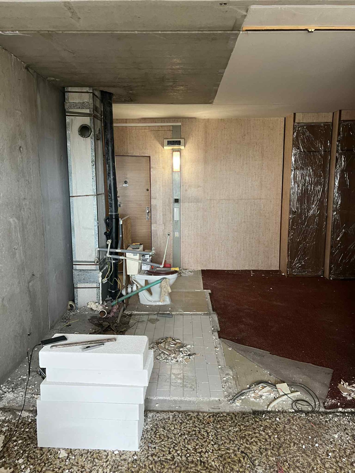 Bourání příček při rekonstrukci